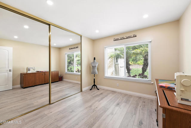 2063 Woodglen Street, Simi Valley CA: https://media.crmls.org/mediaz/e896deb7-5f2f-4e5a-99b7-21fa1369bebc.jpg