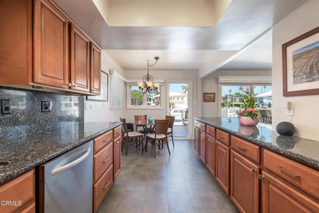 Detail Gallery Image 11 of 38 For 2666 Bayshore Ave, Ventura,  CA 93001 - 5 Beds | 3 Baths