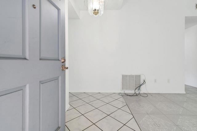 2412 Heatherwood Court, Escondido CA: https://media.crmls.org/mediaz/e8978231-f788-40fe-a8d0-e5fd4cda9fa7.jpg