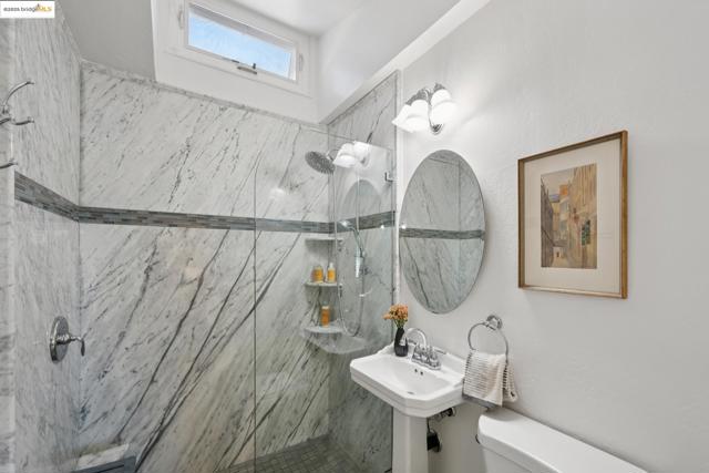 952 Amador St, Richmond CA: https://media.crmls.org/mediaz/e8983223-0c72-431c-bed4-10d18e2c6586.jpg