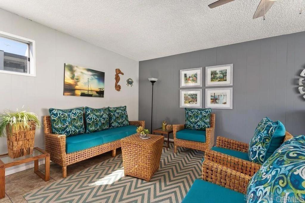 https://media.crmls.org/mediaz/e89854a8-88cc-4e36-9c64-cf78a442d08b.jpg?preset=X-Large