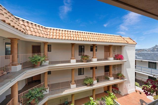 7560 Eads Ave, La Jolla CA: https://media.crmls.org/mediaz/e898e8ba-8204-4042-b5b7-c7550595644f.jpg