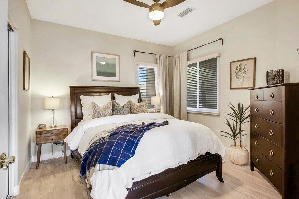 https://media.crmls.org/mediaz/e899355b-8ed6-4629-ba6c-c42fc9367673.jpg?preset=X-Large