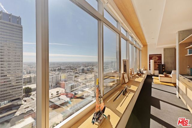 1155 S Grand Avenue, Los Angeles CA: https://media.crmls.org/mediaz/e899a4f4-82af-42d9-aa57-2db2eae3475f.jpg