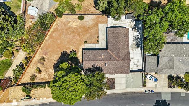 5701 Lewis Way, Concord CA: https://media.crmls.org/mediaz/e89a1ce7-adb4-49a3-9c8b-cf49d8c99bdb.jpg