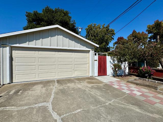 3801 Pacific Boulevard, San Mateo CA: https://media.crmls.org/mediaz/e89a57b7-8717-4e58-99e7-ac6531110d02.jpg