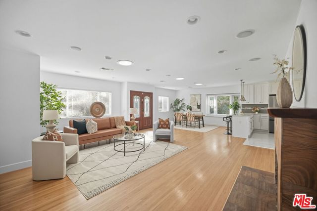 4719 W Wortser Avenue, Sherman Oaks CA: https://media.crmls.org/mediaz/e89a9b9e-ea8c-48ad-b829-37aa5b4c0601.jpg