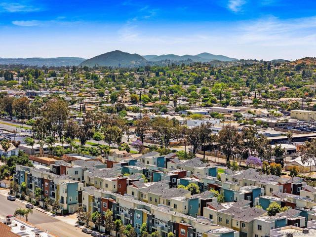 316 Antoni Glen, Escondido CA: https://media.crmls.org/mediaz/e89b2043-0ec8-4562-b11f-04a7dd1d5424.jpg