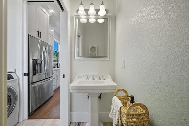 320 N Ellsworth Avenue, San Mateo CA: https://media.crmls.org/mediaz/e89b3d75-63f0-416f-ab1a-9e07760d89a1.jpg