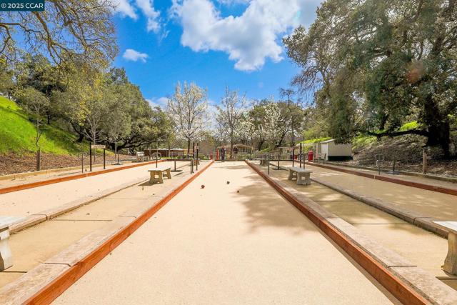 3209 Golden Rain Rd, Walnut Creek CA: https://media.crmls.org/mediaz/e89b51d6-3d52-408a-8248-9727571ca8a1.jpg