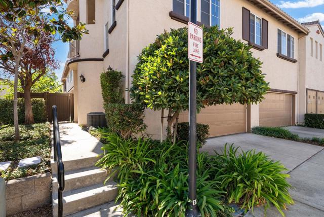 10860 Ivy Hill Dr, San Diego CA: https://media.crmls.org/mediaz/e89b9951-9aff-4c05-a0d0-d808d2ae909b.jpg