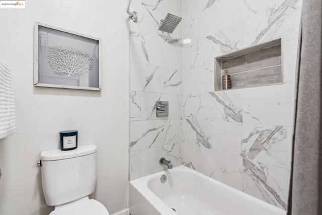 63 Lakeshore Ct, Richmond CA: https://media.crmls.org/mediaz/e89b99fb-ecc6-4ffb-88d2-a9618d5d5844.jpg