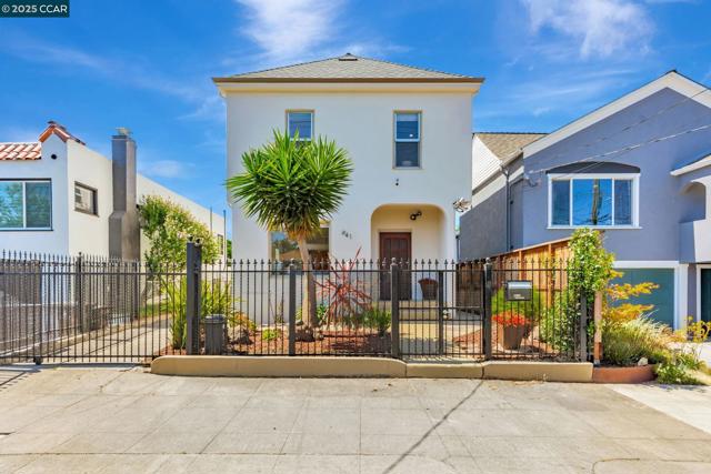 941 45Th St, Oakland CA: https://media.crmls.org/mediaz/e89bb410-8fd1-47a3-9120-46225c82970c.jpg