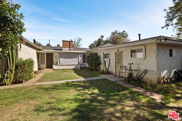 6655 Lindley Avenue, Reseda CA: https://media.crmls.org/mediaz/e89c02e4-14be-4c59-afea-046873d288be.jpg