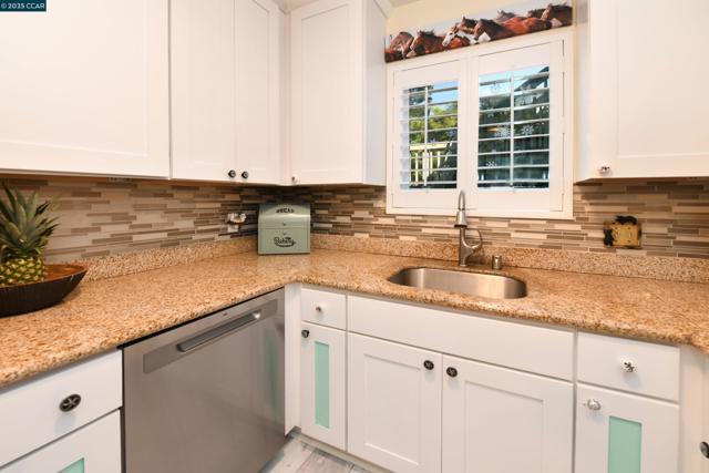 1984 Ascot Dr, Moraga CA: https://media.crmls.org/mediaz/e89c25a6-8fe9-4ed5-855c-2457477e9b60.jpg