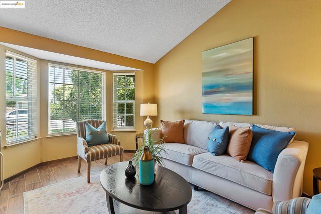 53 Zinfandel Ct, Oakley CA: https://media.crmls.org/mediaz/e89c60c9-e440-4bdc-a864-8c304b1e47ae.jpg