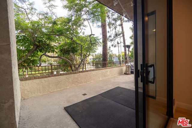 8110 Manitoba Street, Playa del Rey CA: https://media.crmls.org/mediaz/e89cb78c-075a-4d8b-aef7-b44dcee4274e.jpg