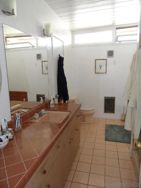 1631 Cypress Ave, San Diego CA: https://media.crmls.org/mediaz/e89ce5a5-8825-4d89-9bd4-992626d53e91.jpg