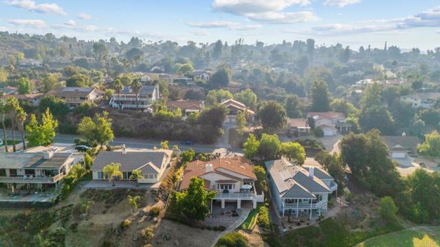15425 Vista Vicente Dr, San Diego CA: https://media.crmls.org/mediaz/e89d03aa-3780-49a4-ac22-88b9dc882fbf.jpg