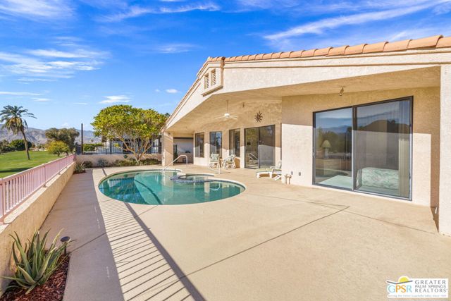76797 California Drive, Palm Desert CA: https://media.crmls.org/mediaz/e89d146f-737c-4d37-a862-1339195be3ac.jpg