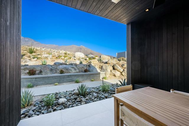 2085 Desert Flower Court, Palm Springs CA: https://media.crmls.org/mediaz/e89d3643-5b1e-444c-9e75-6ca0d5af6155.jpg