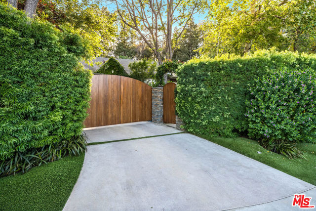 19012 Dorlon Drive photo 3