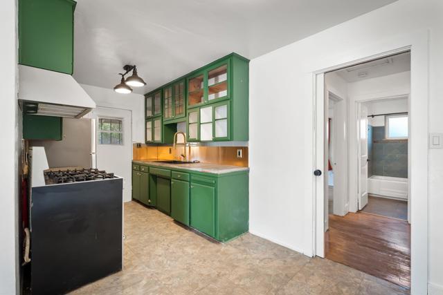 406 26 S Grape St, Escondido CA: https://media.crmls.org/mediaz/e89de39e-6373-4c83-beca-32ec7531e039.jpg