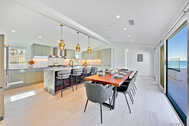 303 Sea Lane, La Jolla CA: https://media.crmls.org/mediaz/e89ded64-d5d1-45bf-97d1-e5ef3a8f7063.jpg