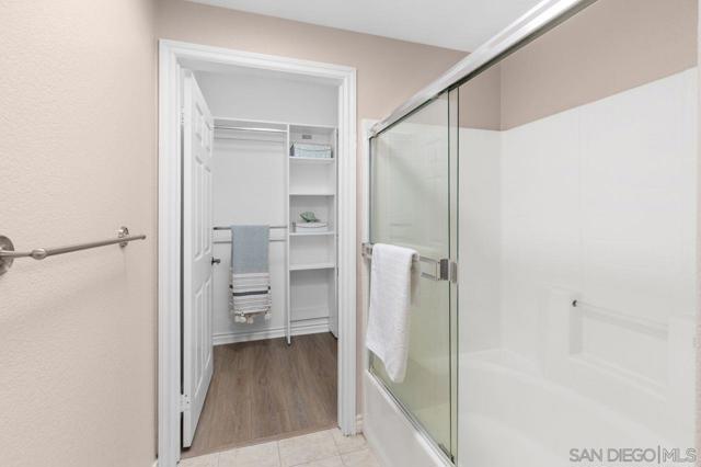 4165 Executive Dr, La Jolla CA: https://media.crmls.org/mediaz/e89e082e-a3af-4d1d-9bc5-5929eeaadf68.jpg
