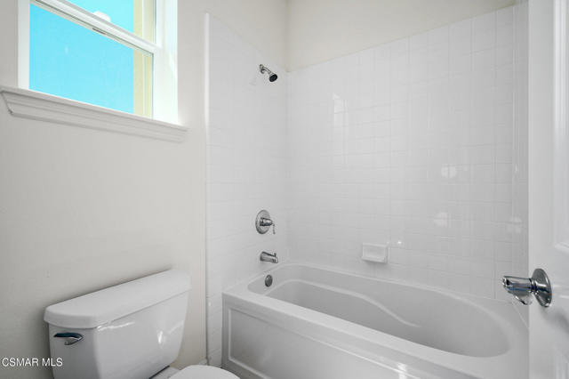 2079 Legacy Drive, Simi Valley CA: https://media.crmls.org/mediaz/e89e5089-03e6-410e-a49d-18cfdc161f51.jpg