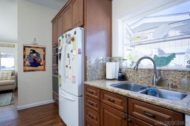 2597 Melbourne Dr, San Diego CA: https://media.crmls.org/mediaz/e89e76cd-525b-40f5-812e-370a5696ba4d.jpg