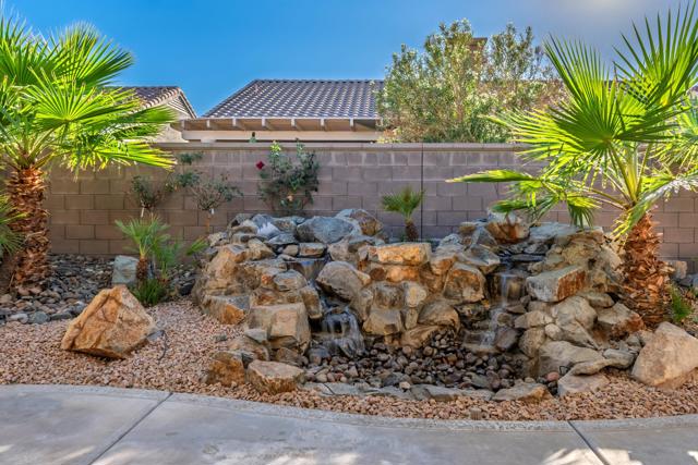 78589 Rainswept Way, Palm Desert CA: https://media.crmls.org/mediaz/e89ef8d4-cfe8-4e74-8485-93a65a762591.jpg