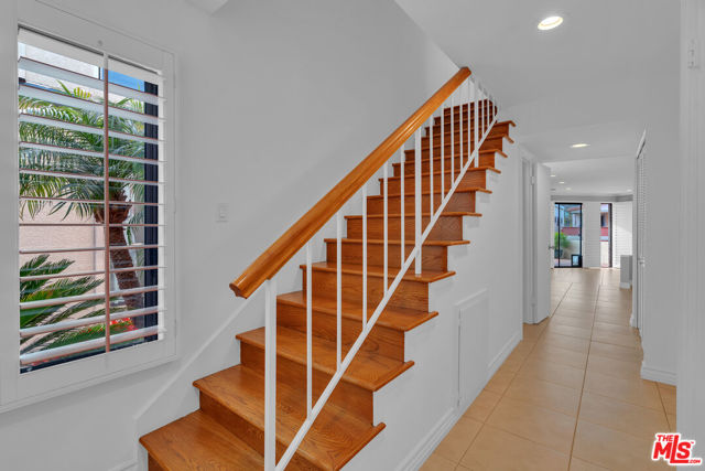 7301 Vista Del Mar, Playa del Rey CA: https://media.crmls.org/mediaz/e89f30d2-d90b-443f-827f-492ddb1210cd.jpg