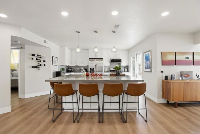 Detail Gallery Image 6 of 26 For 1708 Countryside Dr, Vista,  CA 92081 - 4 Beds | 3 Baths