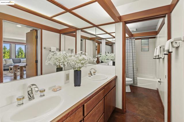 25 Dartmouth Dr, Berkeley CA: https://media.crmls.org/mediaz/e89f5b0a-bbcf-49cf-bd75-a93dba2ef9cd.jpg