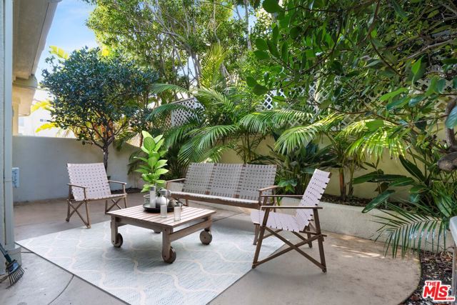 6457 Zuma View Place, Malibu CA: https://media.crmls.org/mediaz/e89f7d26-5748-41cb-96b9-16e619382c06.jpg