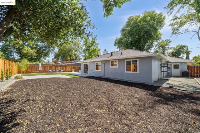 1555 Terry Way, Pleasant Hill CA: https://media.crmls.org/mediaz/e89f9244-4ea7-4e2f-93a3-227d59d52054.jpg