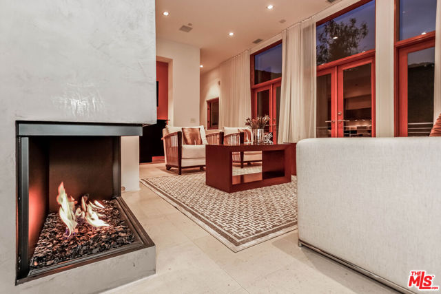 1929 N CURSON Place, Los Angeles CA: https://media.crmls.org/mediaz/e8a0cb98-df5c-4345-bb54-ad6815683e42.jpg