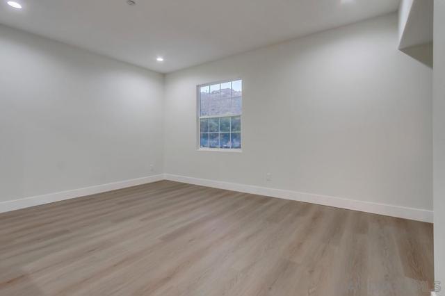 2482 San Clemente Ave, Vista CA: https://media.crmls.org/mediaz/e8a162a8-e9c3-4798-b9d3-e96dd268b4eb.jpg