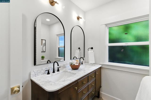 5020 Golden Gate Ave, Oakland CA: https://media.crmls.org/mediaz/e8a17dfe-63b9-4f64-ba3f-30a39caa2e14.jpg