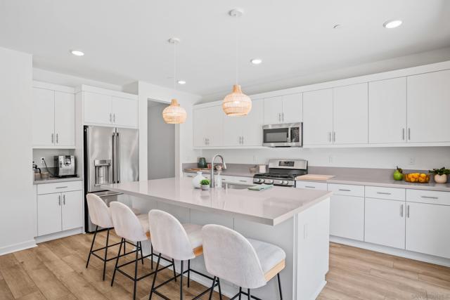 35111 Cooper Pl, Fallbrook CA: https://media.crmls.org/mediaz/e8a1d121-6905-4547-b25a-874258d10284.jpg