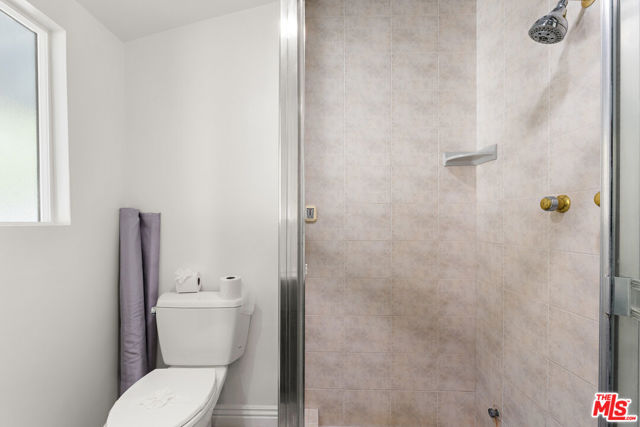 3761 Sheridge Drive, Sherman Oaks CA: https://media.crmls.org/mediaz/e8a257ab-f13b-4ac7-88a6-65a3bc170150.jpg