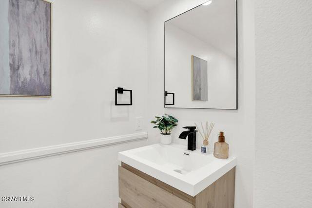 26008 Alizia Canyon Drive, Calabasas CA: https://media.crmls.org/mediaz/e8a25e4d-0954-44aa-b921-8b6b44dbd540.jpg