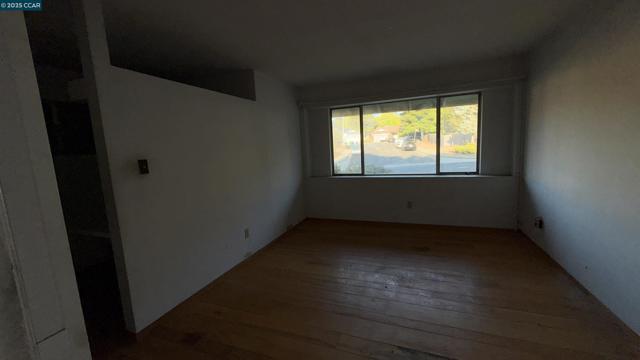 2946 Oxford Ave, Richmond CA: https://media.crmls.org/mediaz/e8a399a3-62e2-48c4-96b1-d8fa708e48c9.jpg