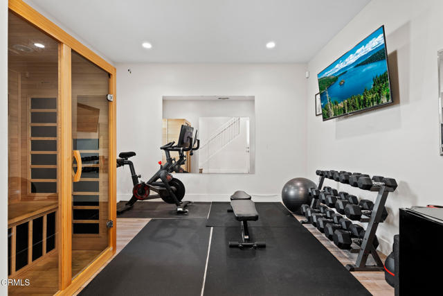 5664 Hazeltine Avenue, Sherman Oaks CA: https://media.crmls.org/mediaz/e8a3b288-5d6b-4036-833e-b499d454574f.jpg