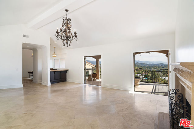 6 Bed Home for Sale in Los Angeles, California