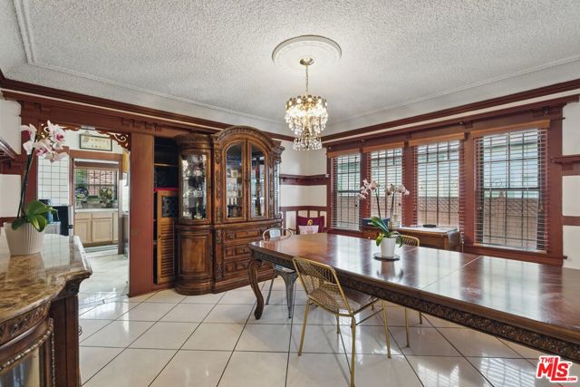 128 N St Andrews Place, Los Angeles CA: https://media.crmls.org/mediaz/e8a453ea-13fb-4215-a243-a5eab563ef89.jpg