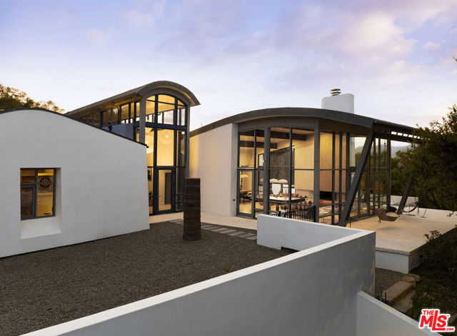 4450 Via Alegre, Santa Barbara CA: https://media.crmls.org/mediaz/e8a45ac9-755b-4792-bdcb-7b2fd4453dd6.jpg