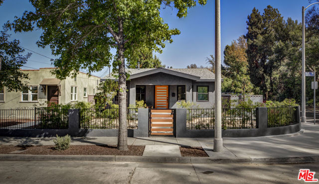 2634 Rich Street, Los Angeles CA: https://media.crmls.org/mediaz/e8a474b8-1f5b-4733-861f-c49b3301d17e.jpg