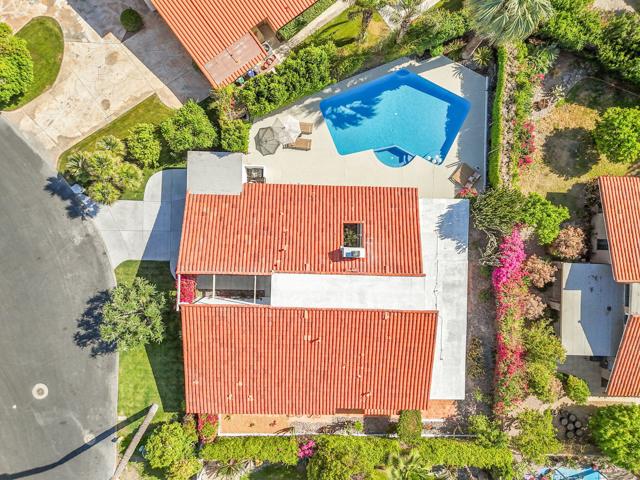 34 Lincoln Place, Rancho Mirage CA: https://media.crmls.org/mediaz/e8a496d9-fc80-49f6-b526-1327a2c6a81d.jpg